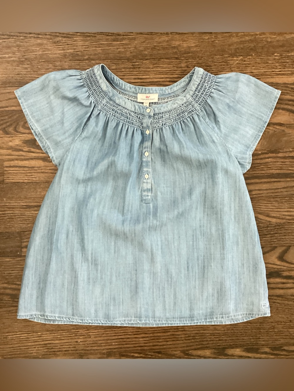 Vineyard Vines Chambray Flutter Sleeve Smocked Neck Top women’s Medium